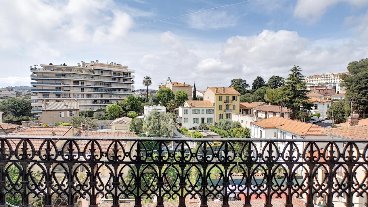 Superbe Vue Degagee Sur Des Jardins * Cannes